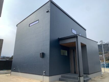 総タイル張りボックスハウス